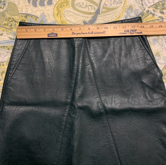 Zara Basic Dark Green Faux Leather Mini Skirt - Picture 5 of 7